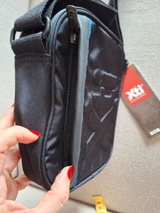 Bandolera Xti Negra con detalles azules