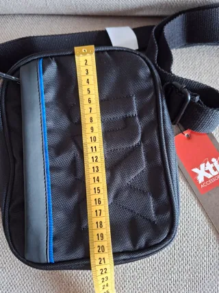 Bandolera Xti Negra con detalles azules