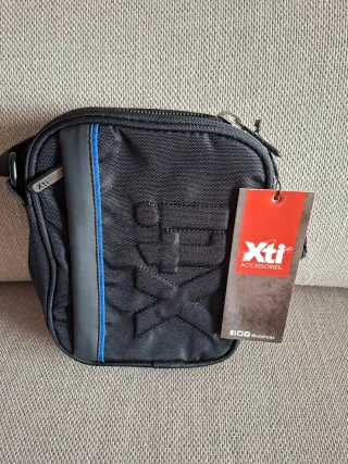 Bandolera Xti Negra con detalles azules