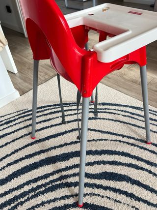 Trona infantil con reductor y funda a rayas