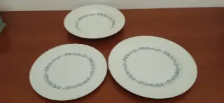 Vajilla completa de cerámica con flores