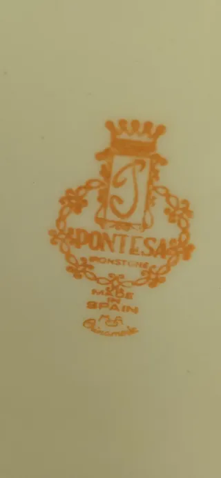 Vajilla completa de cerámica con flores