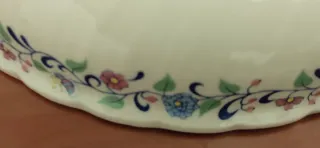 Vajilla completa de cerámica con flores