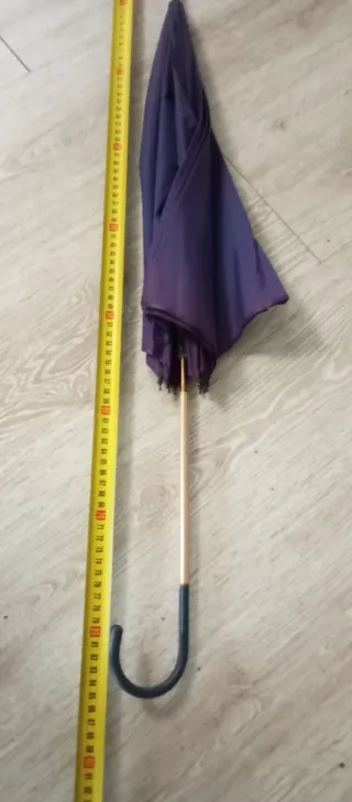 Paraguas antiguo púrpura