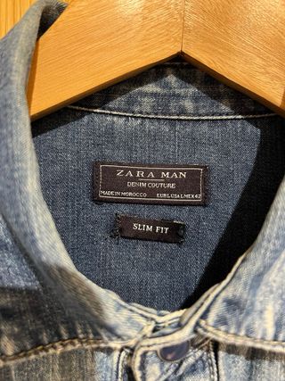 Camisa vaquera Zara azul con corchetes