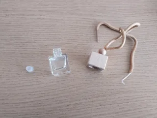 Ambientador colgante rellenable para coche