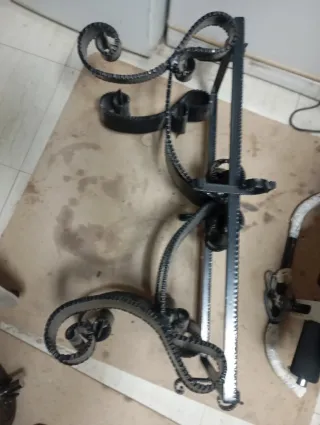 Tavolo in ferro battuto senza vetro