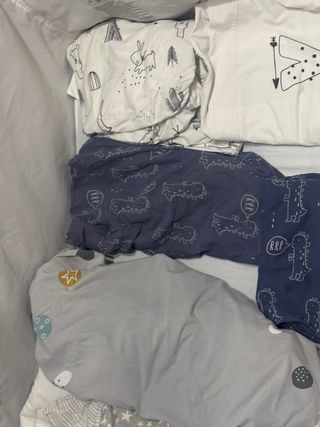 Minicuna colecho gris con estrellas