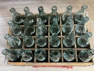 Caja vintage de madera de “Coca-Cola” completa.