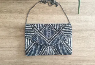 Bolso de mano Misako con pedrería