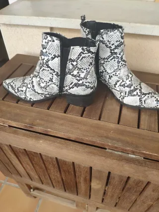 Botines efecto piel serpiente