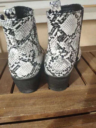 Botines efecto piel serpiente