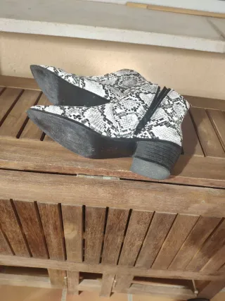 Botines efecto piel serpiente