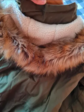 Parka Bershka verde militar con capucha