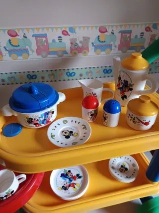 Carrito camarera de juguete con accesorios