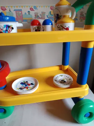 Carrito camarera de juguete con accesorios