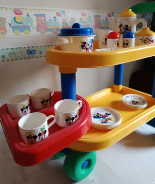 Carrito camarera de juguete con accesorios