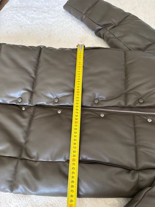 Abrigo polipiel acolchado marrón