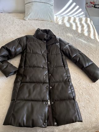 Abrigo polipiel acolchado marrón