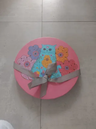 Plato para servir tarta de gato prieto