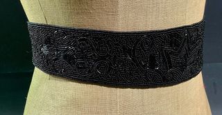 Cinturón Negro Bordado con Azabache