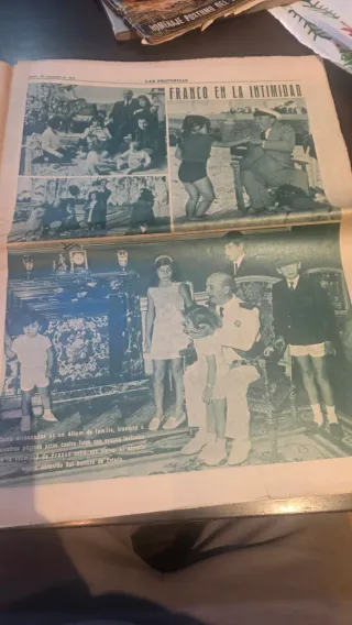 Periodico, revista y documentos con sonoro de 1975