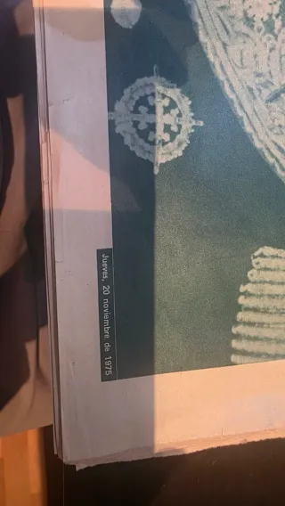 Periodico, revista y documentos con sonoro de 1975