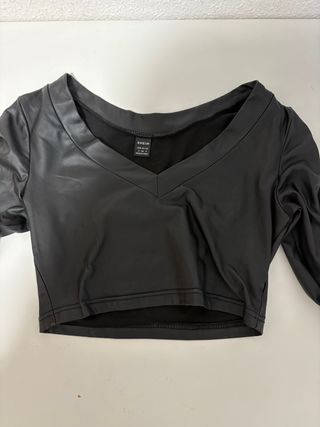 Camiseta SHEIN efecto piel manga larga