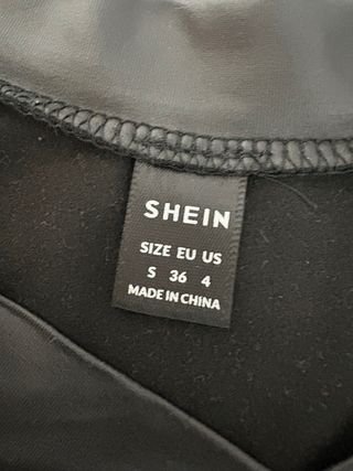 Camiseta SHEIN efecto piel manga larga