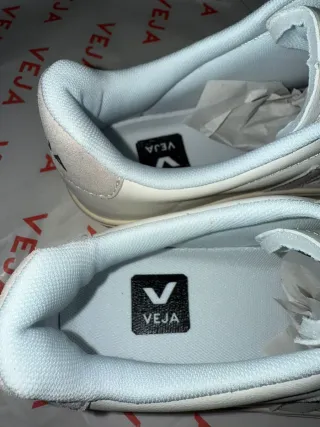 Zapatillas Veja Blancas y Beige