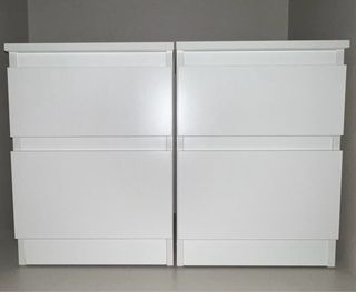 Set di 2 Comodini Kullen di IKEA in bianco