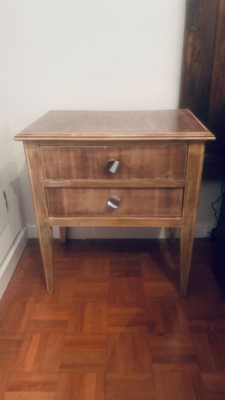 Mesita de noche de madera