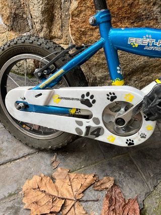 Bicicleta infantil azul de niño