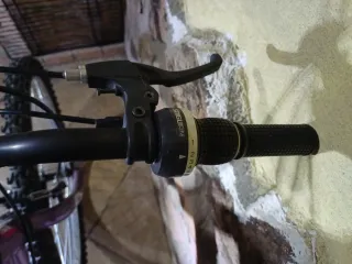 Bicicleta Morada y Blanca ruedas de 26 como nueva