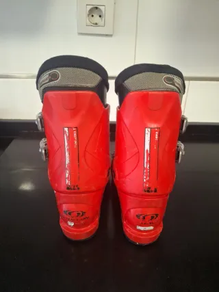 Botas de esquí rojas para niño. Marca Salomon