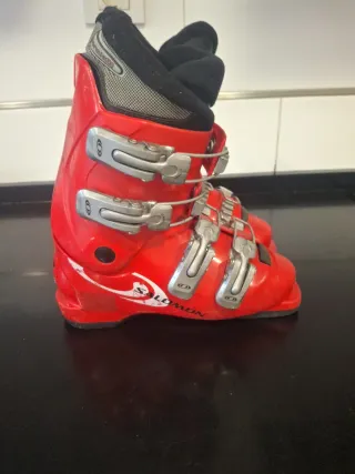 Botas de esquí rojas para niño. Marca Salomon