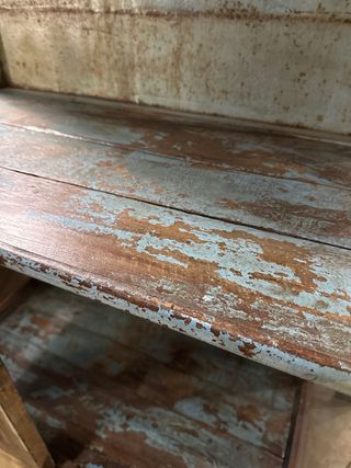 Vitrina de madera y cristal estilo rústico