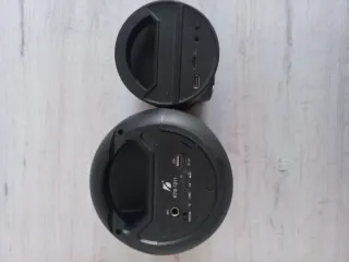 Altavoces Inalámbricos Negros y Rojos