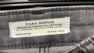 Pantalón vaquero pitillo gris