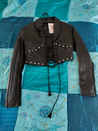 Bolero in pelle nero