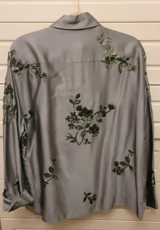 Camisa Zara lentejuelas floral gris