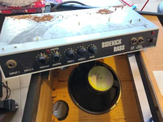 Fender Sidekick Bass 70W NO SUENA