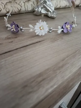 Corona de comunión flores blancas y moradas