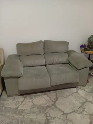 Sofá de tela gris