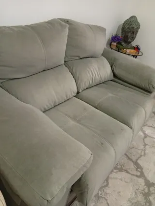 Sofá de tela gris