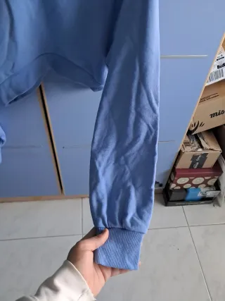 Sudadera crop Bershka azul