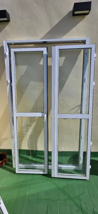 Puerta doble de aluminio blanco