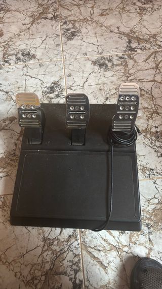 Volante Thrustmaster T150 Pro + Pedales