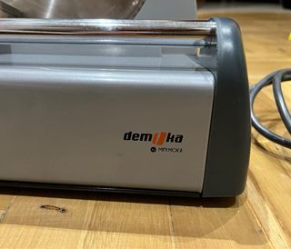 Cortadora de fiambre Demka. Mini moka