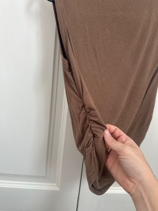 Camiseta Shein marrón drapeada